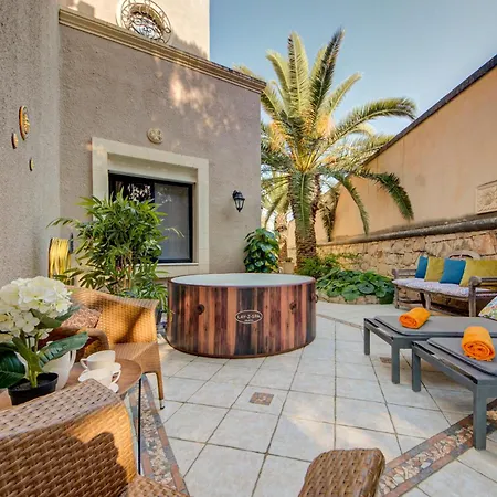 Luxury 5br With Jacuzzi, Garden & Dining