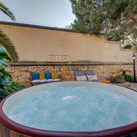 Luxury 5br With Jacuzzi, Garden & Dining