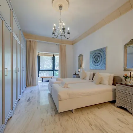 Luxury 5br With Jacuzzi, Garden & Dining *