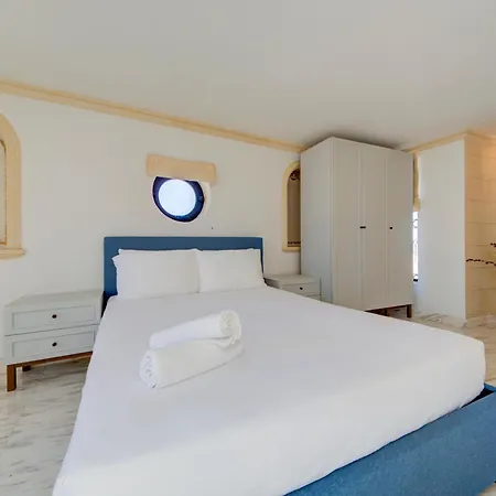 Villa Luxury 5br With Jacuzzi, Garden & Dining