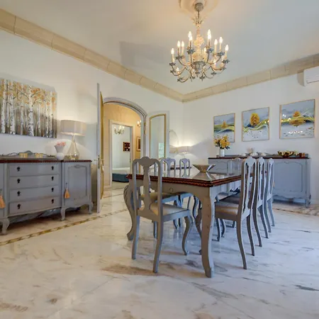 Villa Luxury 5br With Jacuzzi, Garden & Dining *