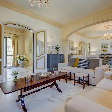 Villa Luxury 5br With Jacuzzi, Garden & Dining *