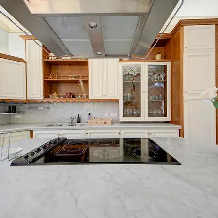 Luxury 5br With Jacuzzi, Garden & Dining *