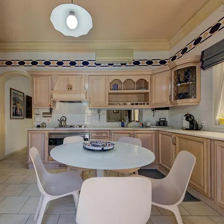 Luxury 5br With Jacuzzi, Garden & Dining * Is-Swieqi
