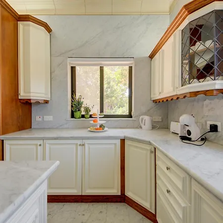 Luxury 5br With Jacuzzi, Garden & Dining *