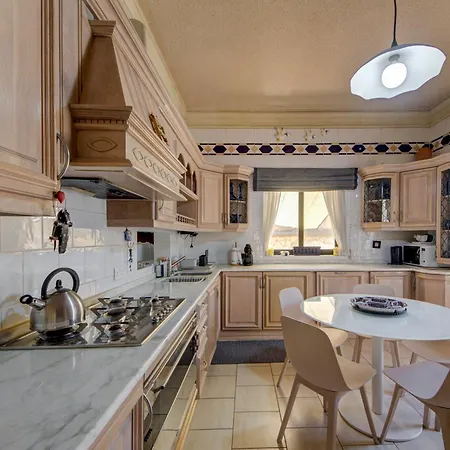 Vilă Luxury 5br With Jacuzzi, Garden & Dining Is-Swieqi
