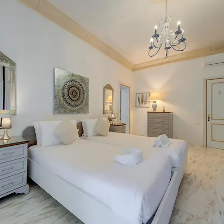 Luxury 5br With Jacuzzi, Garden & Dining