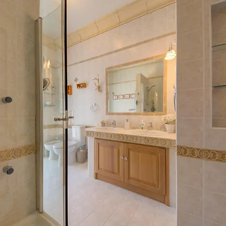 Villa Luxury 5br With Jacuzzi, Garden & Dining Is-Swieqi