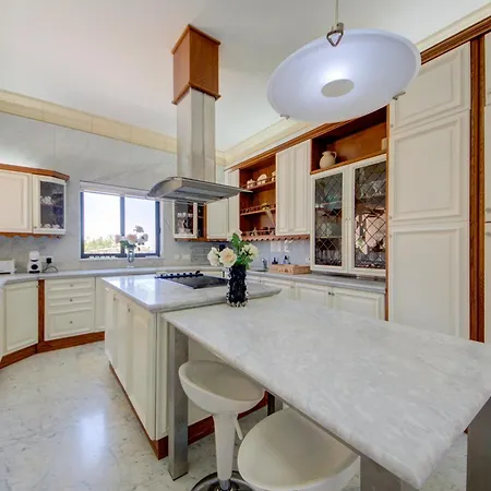 Villa Luxury 5br With Jacuzzi, Garden & Dining Is-Swieqi