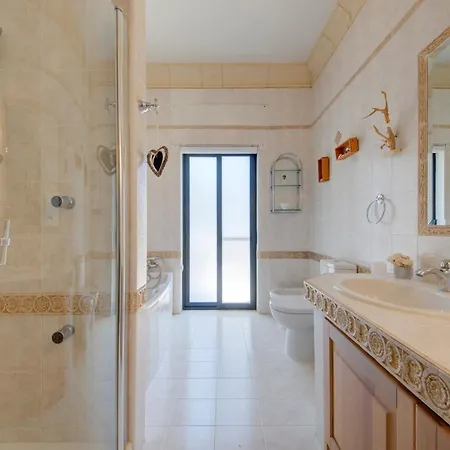 Luxury 5br With Jacuzzi, Garden & Dining Villa Is-Swieqi