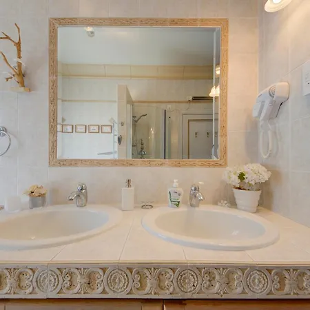 Luxury 5br With Jacuzzi, Garden & Dining Villa *
