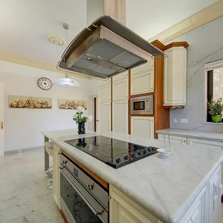 Luxury 5br With Jacuzzi, Garden & Dining * Is-Swieqi