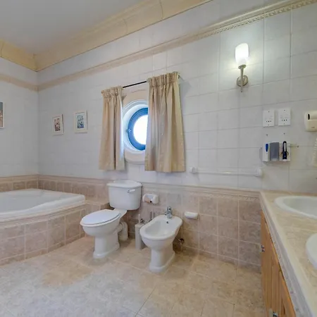 Luxury 5br With Jacuzzi, Garden & Dining * Is-Swieqi