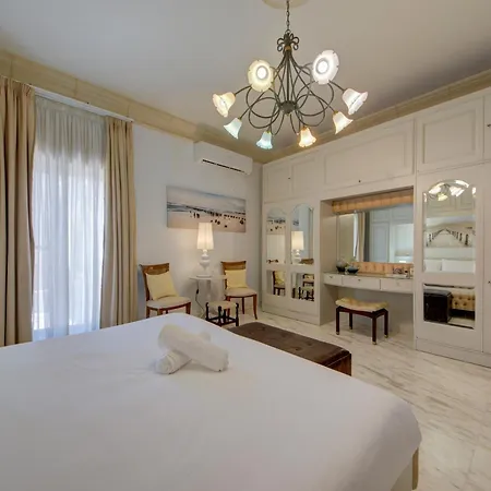 Luxury 5br With Jacuzzi, Garden & Dining Villa