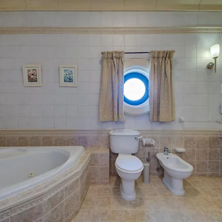 Luxury 5br With Jacuzzi, Garden & Dining Is-Swieqi