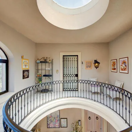 Vilă Luxury 5br With Jacuzzi, Garden & Dining