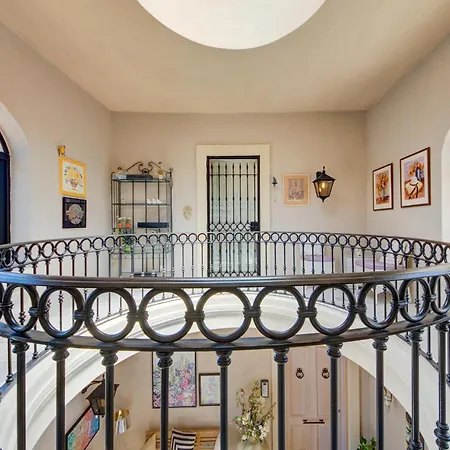 Luxury 5br With Jacuzzi, Garden & Dining *