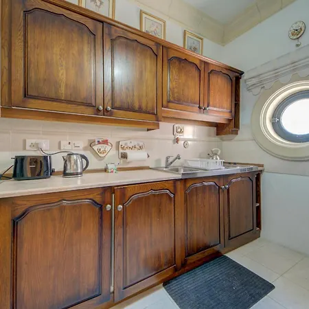 Luxury 5br With Jacuzzi, Garden & Dining Is-Swieqi