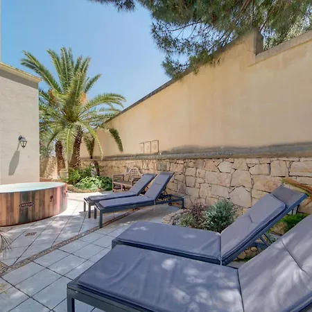 Luxury 5br With Jacuzzi, Garden & Dining Vilă Is-Swieqi