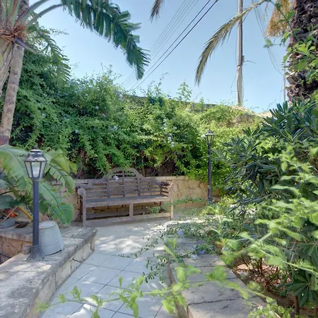 Luxury 5br With Jacuzzi, Garden & Dining Vilă