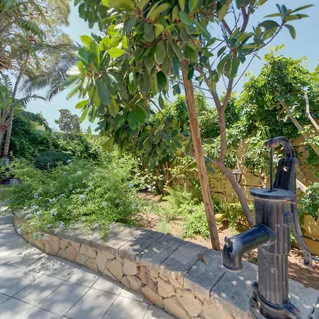 Luxury 5br With Jacuzzi, Garden & Dining *