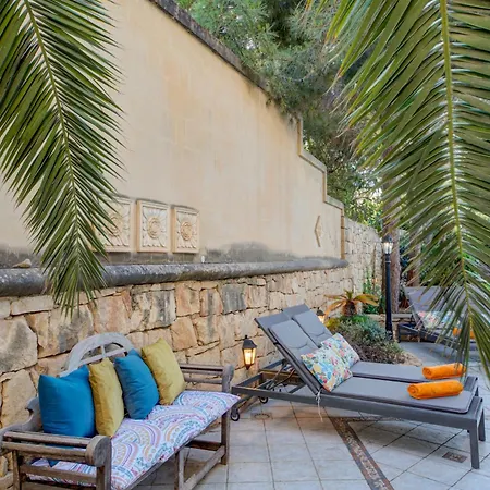 Villa Luxury 5br With Jacuzzi, Garden & Dining *