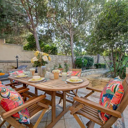 Vilă Luxury 5br With Jacuzzi, Garden & Dining *